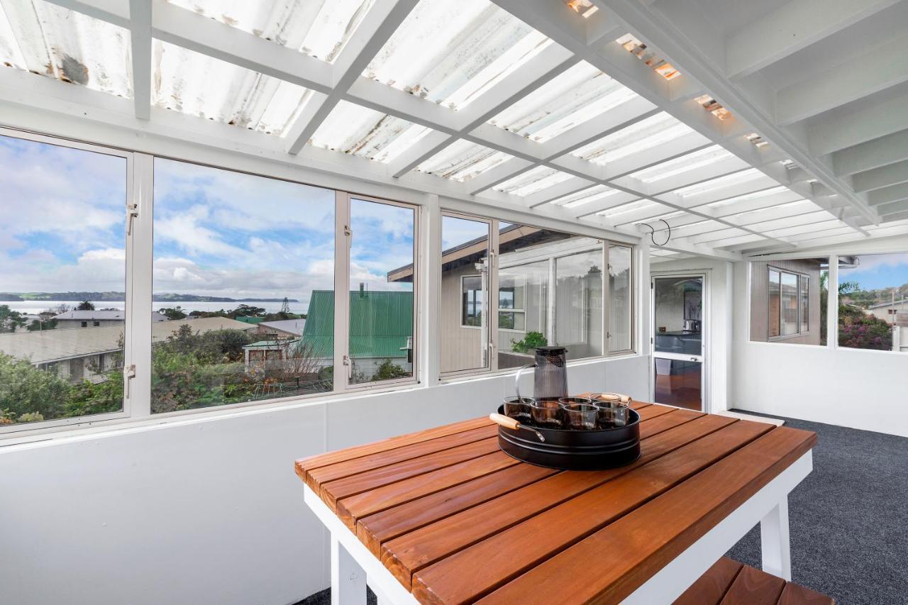 Вилла Couches, Bar Table & Kawau View Snells Beach Экстерьер фото