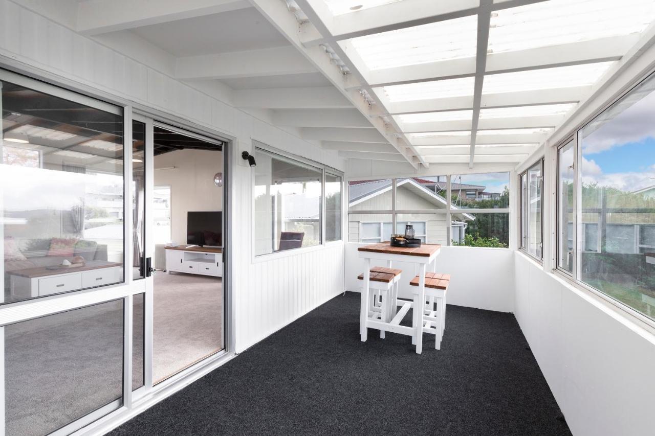 Вилла Couches, Bar Table & Kawau View Snells Beach Экстерьер фото